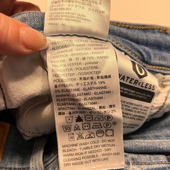 Levi’s Women’s Classic Straight Jeans Light Wash 6 - Picture 6 of 9